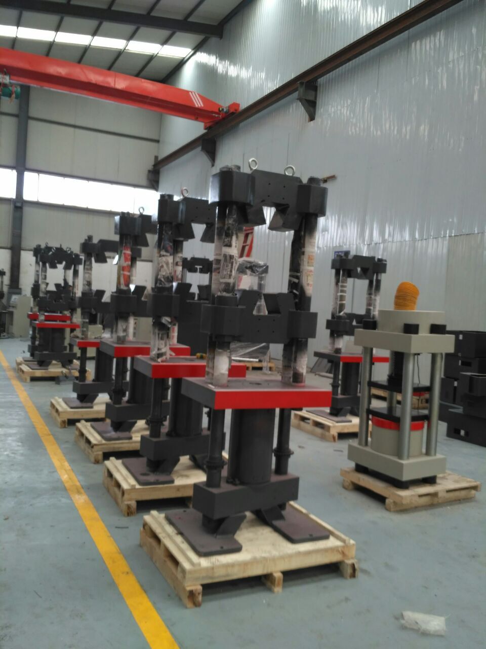 萬能試驗機廠家車間