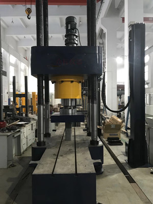 四立柱微機控制液壓萬能材料試驗機