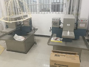 如何選擇微機(jī)控制高低溫電子拉力試驗機(jī)